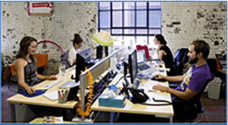 Gruppe gl�cklicher Menschen 2
